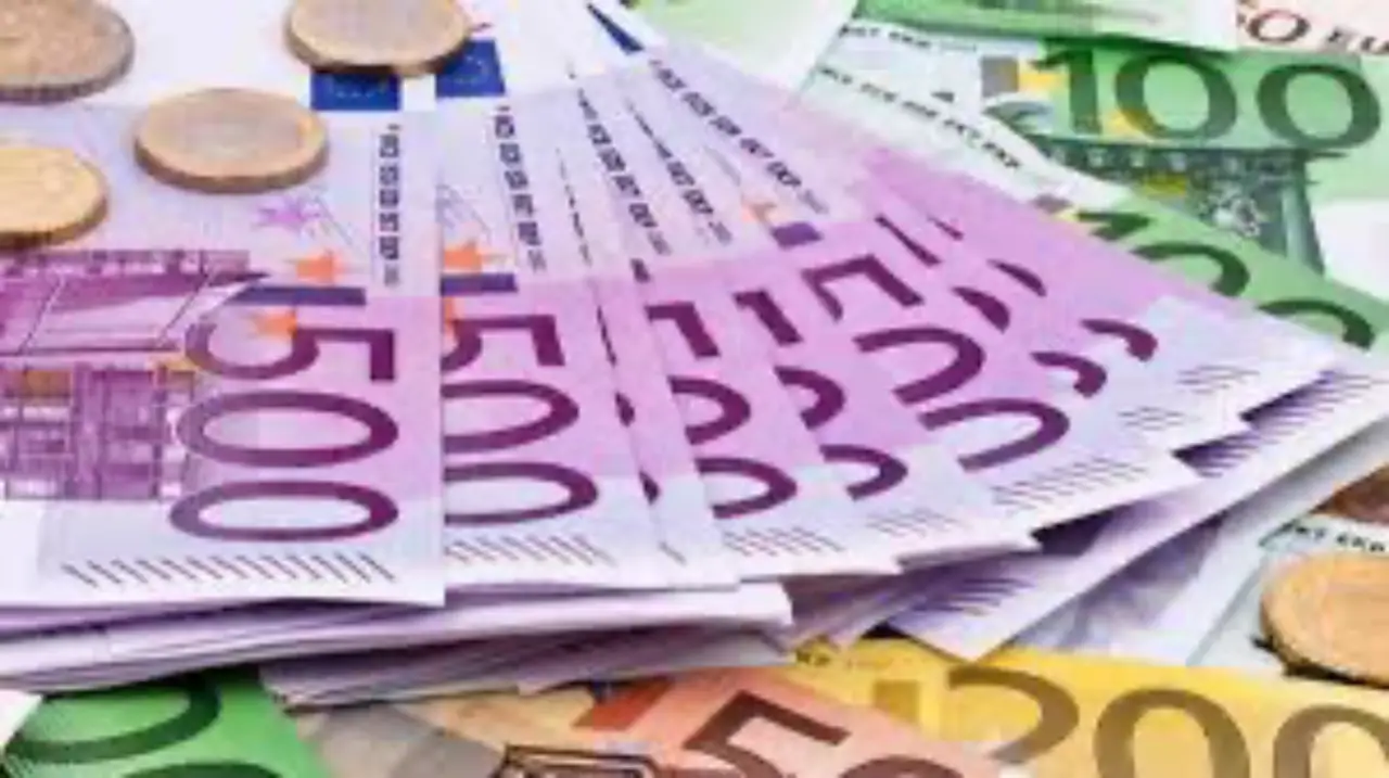 Un uomo deposita 10 euro in banca senza toccarli per 20 anni: ecco la cifra finale sorprende Immagine selezionata