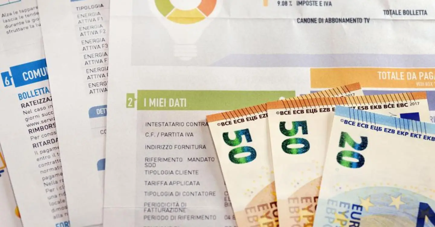 Un uomo deposita 10 euro in banca senza toccarli per 20 anni: ecco la cifra finale sorprende Immagine selezionata
