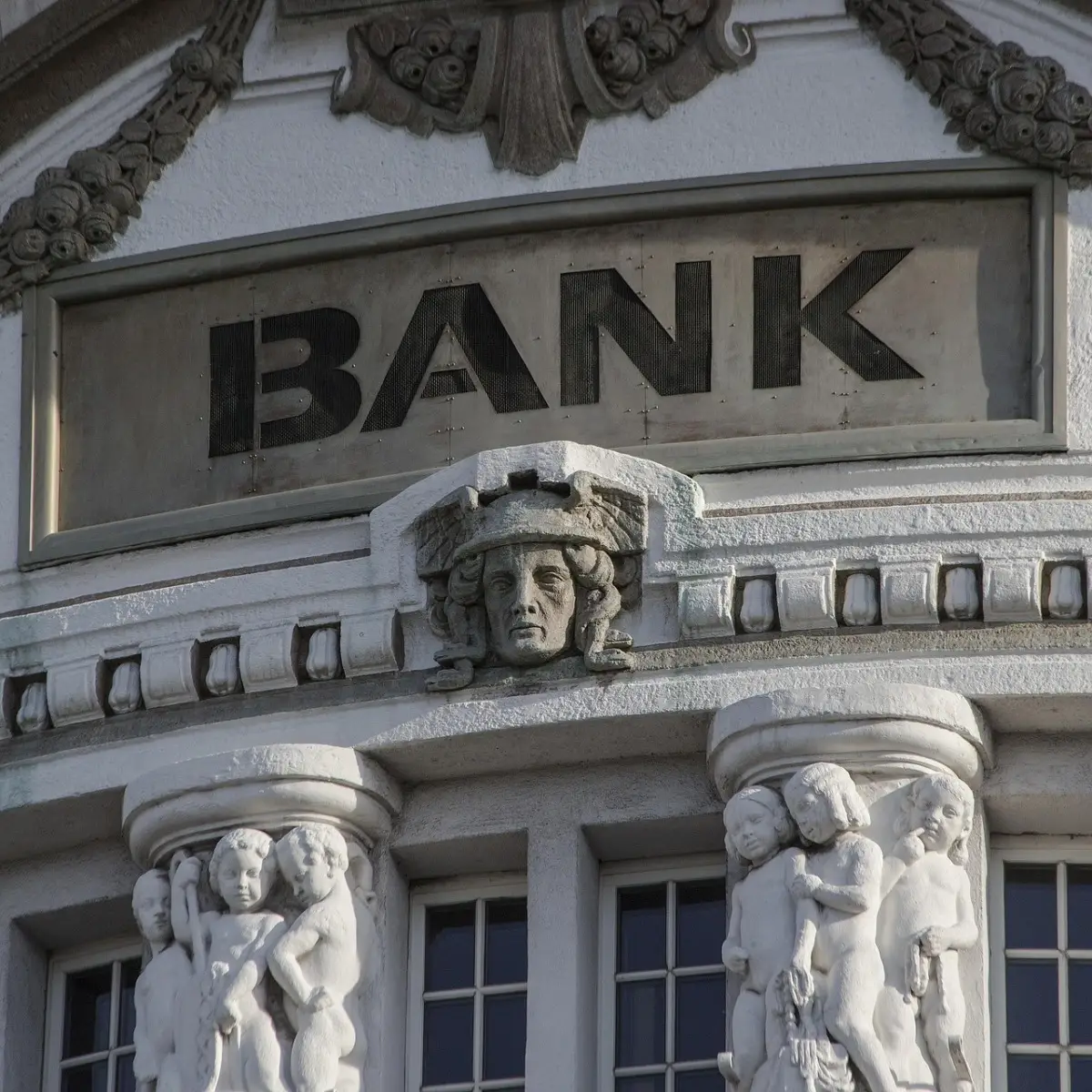 Banche, fusioni e tensioni: ecco cosa cambia davvero per il tuo conto corrente? Immagine selezionata