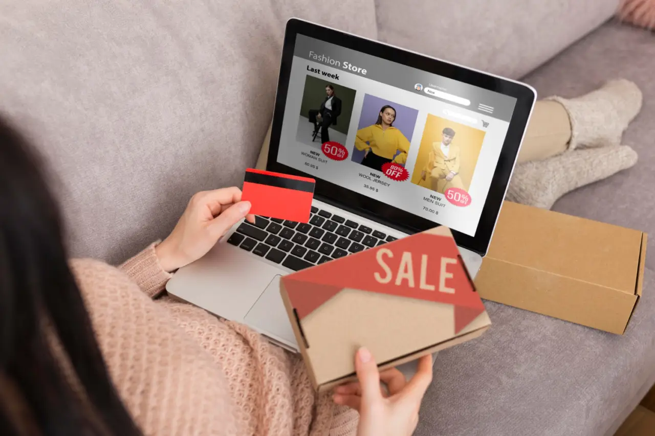 Truffe online in agguato: ecco il nuovo raggiro sugli acquisti low cost che svuota il conto in un click Truffe online in agguato: ecco il nuovo raggiro sugli acquisti low cost che svuota il conto in un click