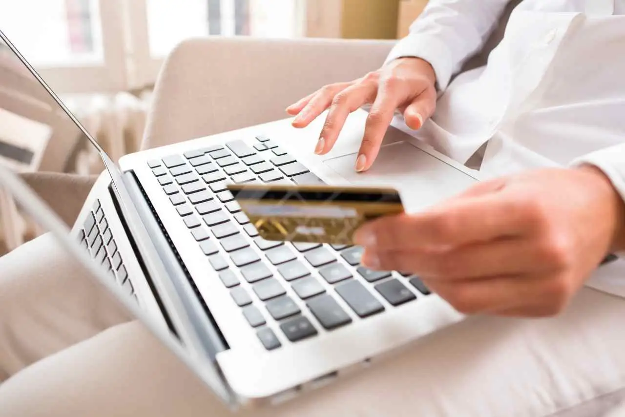 Truffe online in agguato: ecco il nuovo raggiro sugli acquisti low cost che svuota il conto in un click Immagine selezionata