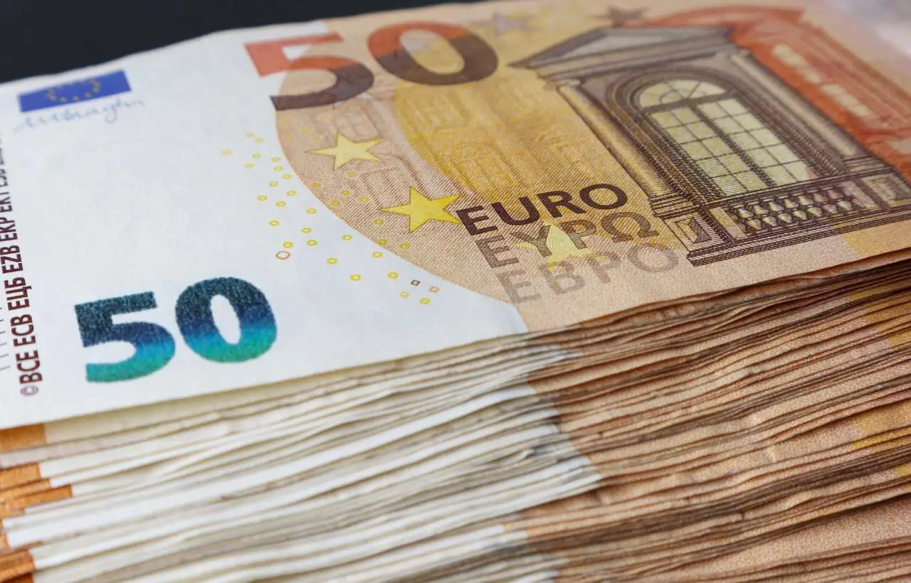 Banconote da 50 euro sotto osservazione: l’allerta della Banca Centrale e i rischi per i cittadini Immagine selezionata