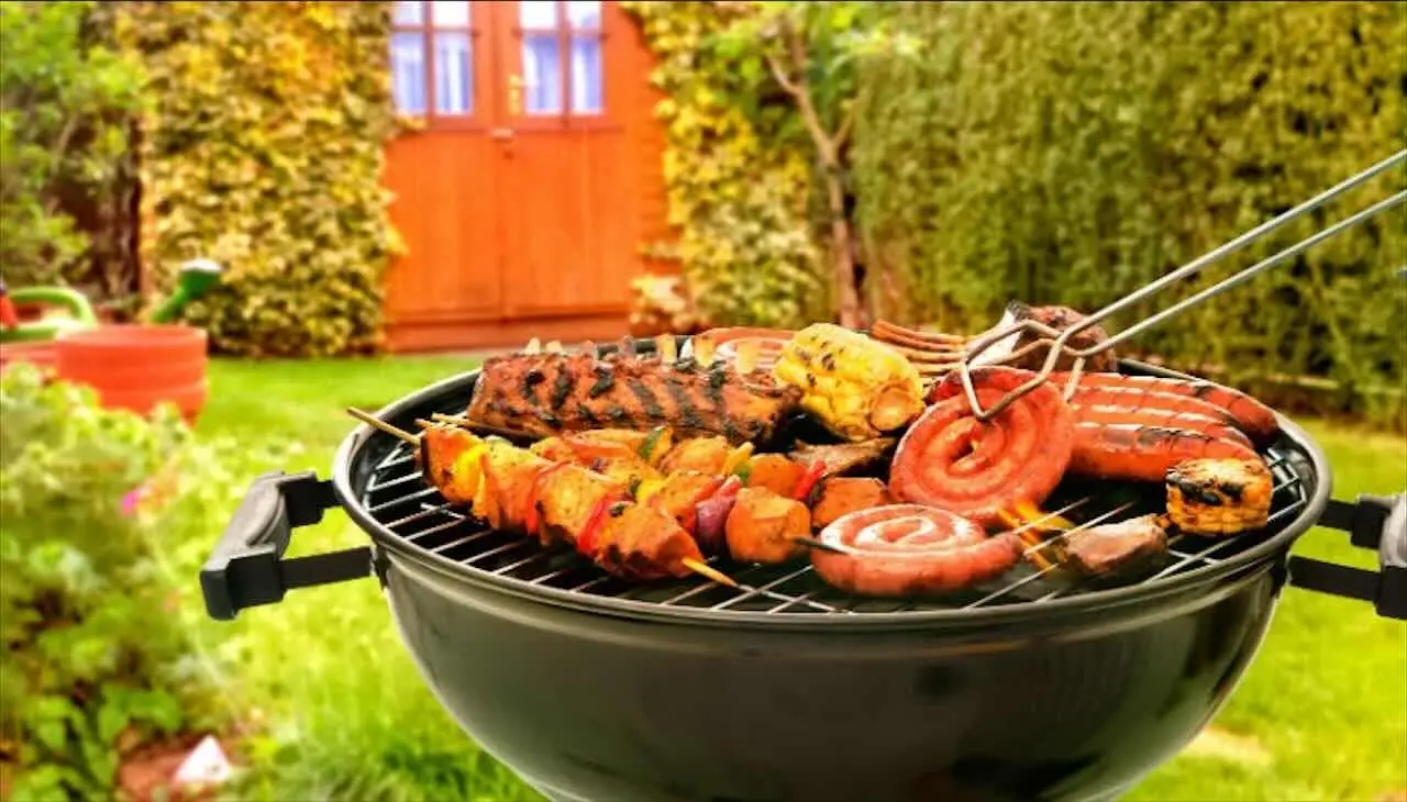 Guida alla pulizia del barbecue in vista dell’estate Immagine selezionata