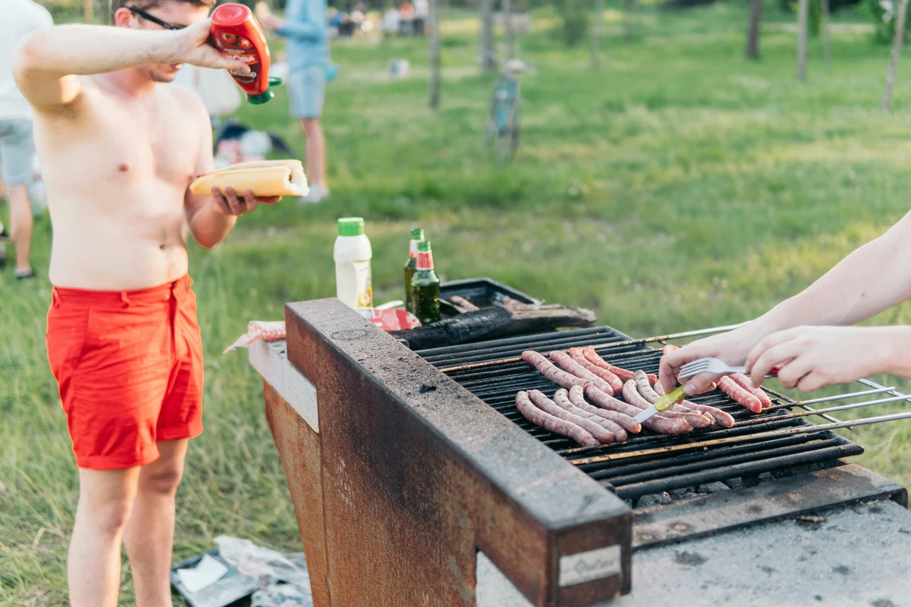 Guida alla pulizia del barbecue in vista dell’estate Immagine selezionata