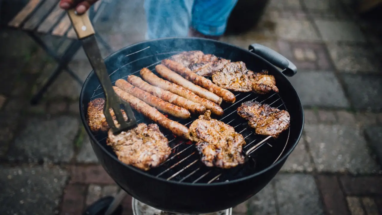 Guida alla pulizia del barbecue in vista dell’estate Immagine selezionata