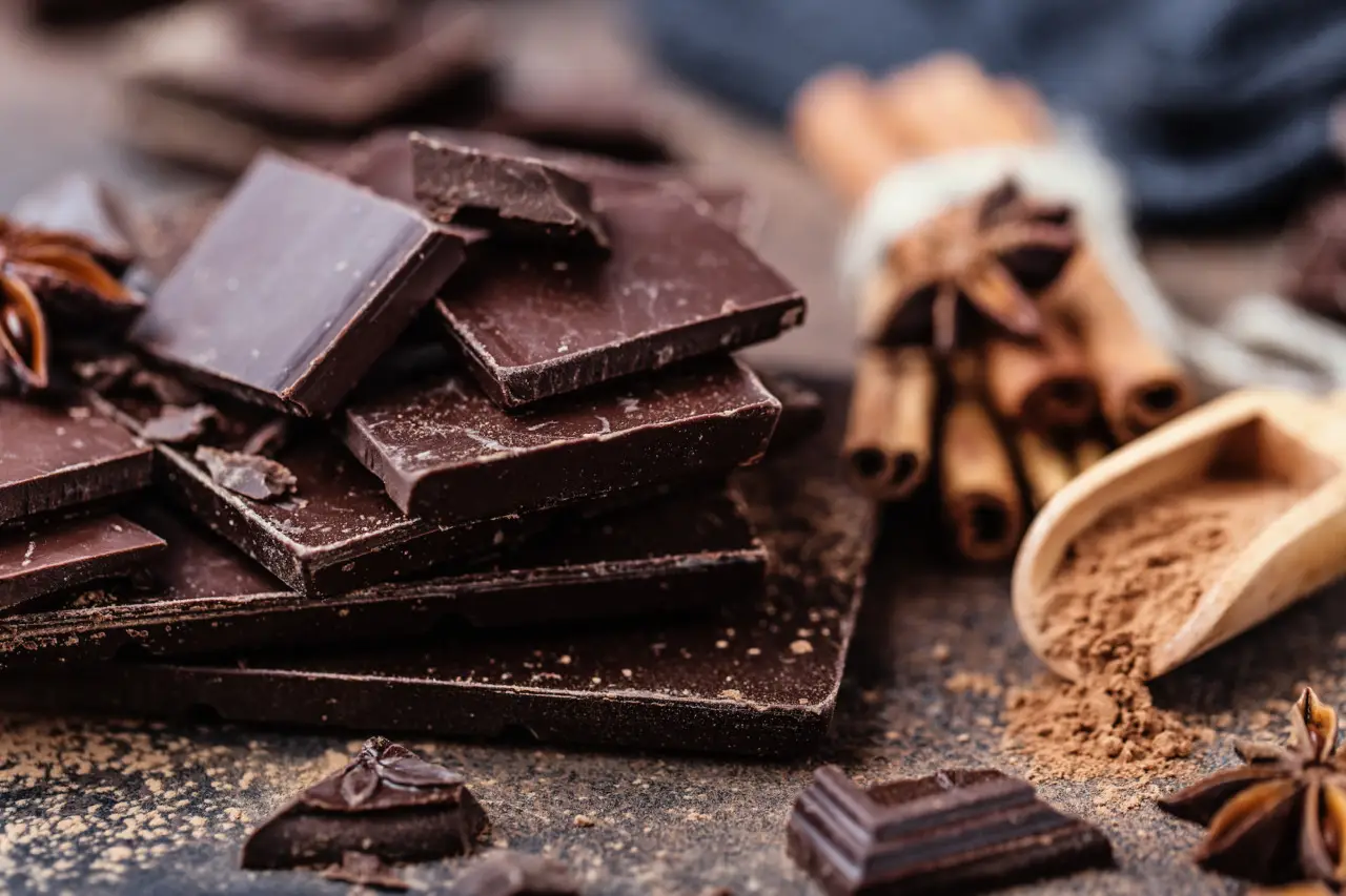 Mangiare cioccolato fondente ogni giorno: i benefici e i limiti Immagine selezionata