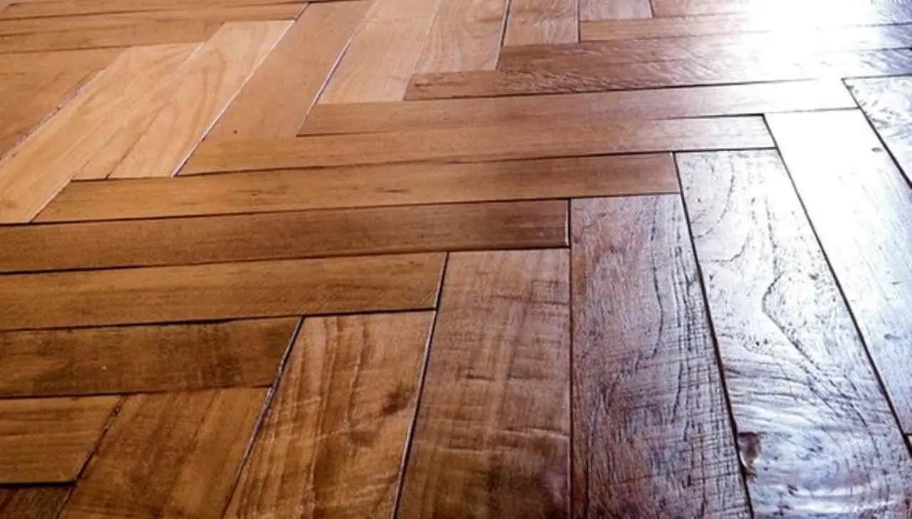 Non usare mai questo prodotto sul parquet: lo rovini in pochi giorni Non usare mai questo prodotto sul parquet: lo rovini in pochi giorni