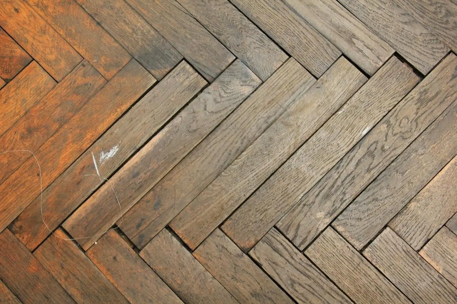Non usare mai questo prodotto sul parquet: lo rovini in pochi giorni Immagine selezionata