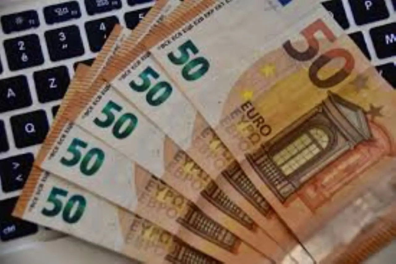 Cosa succede con le vecchie banconote da 20 e 50 euro: ecco tutto sul ritiro e la sostituzione Cosa succede con le vecchie banconote da 20 e 50 euro: ecco tutto sul ritiro e la sostituzione