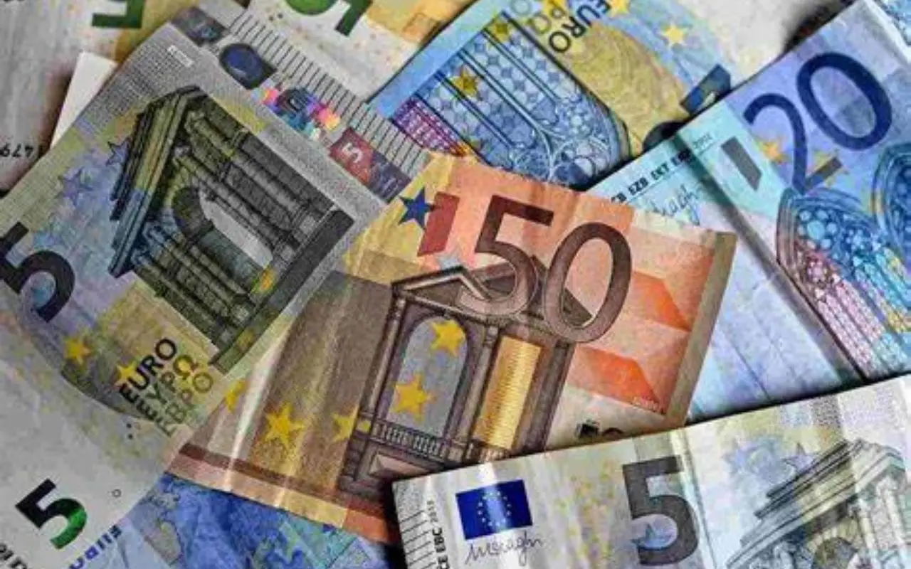 Cosa succede con le vecchie banconote da 20 e 50 euro: ecco tutto sul ritiro e la sostituzione Cosa succede con le vecchie banconote da 20 e 50 euro: ecco tutto sul ritiro e la sostituzione