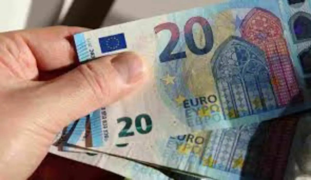 Cosa succede con le vecchie banconote da 20 e 50 euro: ecco tutto sul ritiro e la sostituzione Cosa succede con le vecchie banconote da 20 e 50 euro: ecco tutto sul ritiro e la sostituzione